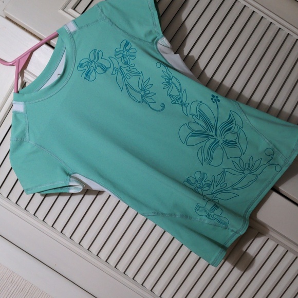 Athleta Tops - Athleta performance top mint green floral size small back small pocket